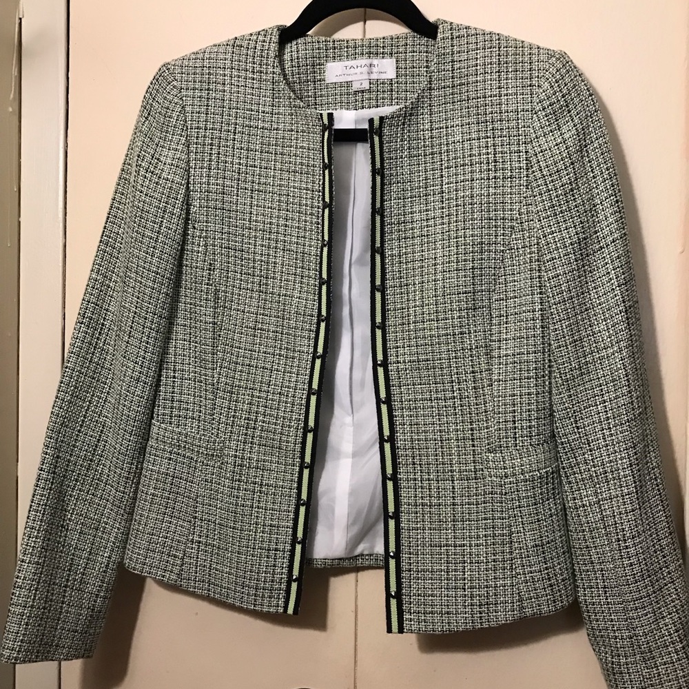 TAHARI coat